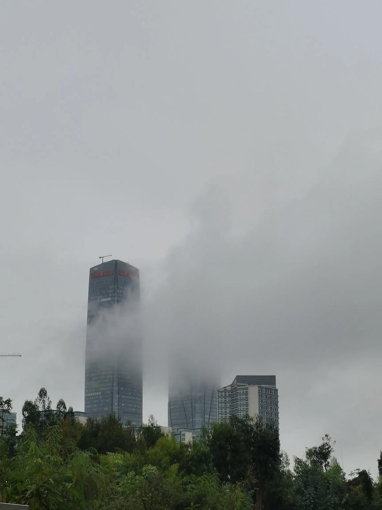 大家有没有觉得现在大部分人，五万现金都拿不出来的很多很多。而且欠钱负债5万到10