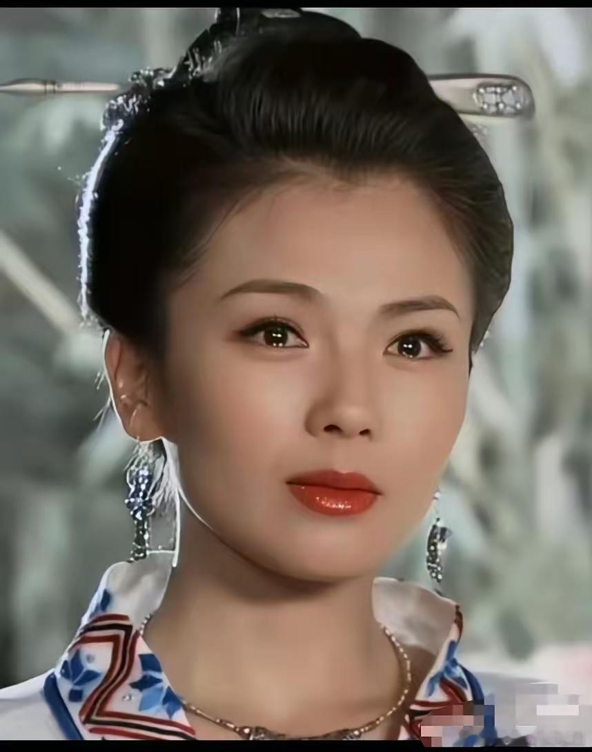 一句简单的话，​却意外暴露了刘涛的人品，​她最近在直播的时候说到：很多项目聊着聊