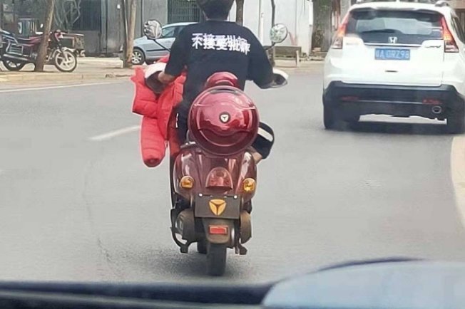 那些衣服上的有趣印花 