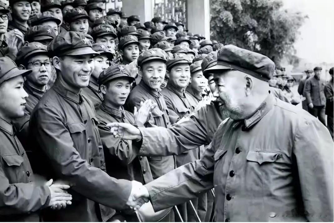 1979年，对越自卫反击战，年已74高龄的许世友上将老当益壮，亲自挂帅，担任东线