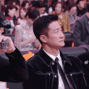 吴京涂唇膏吴京豆德微博之夜内场 吴京涂唇膏 ！老辈子也这么有豆德的吗哈哈哈哈哈哈