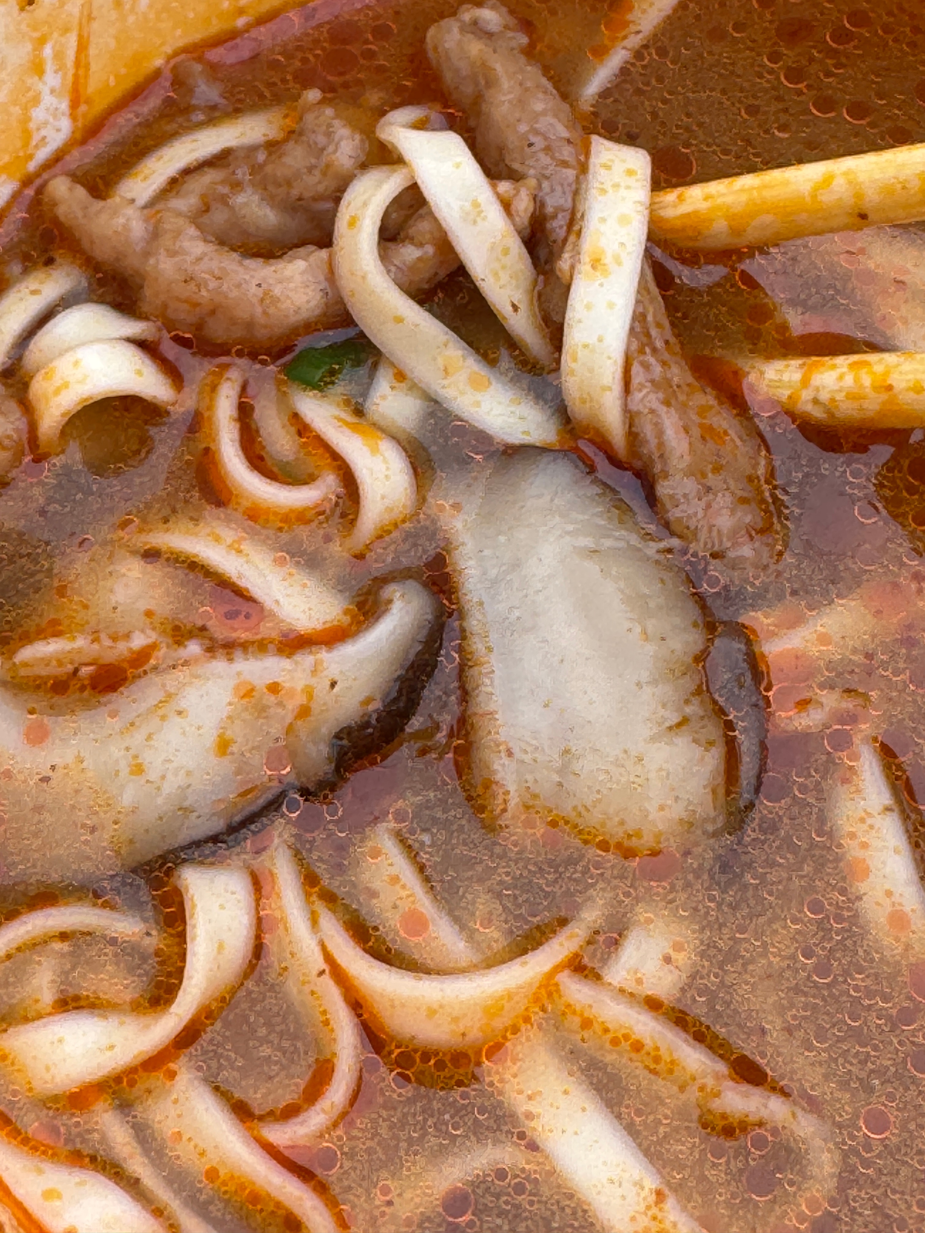 一般我吃面都是5元（汤面或者热干面均价），但这次新开的店，原汤面6元，我在想贵在