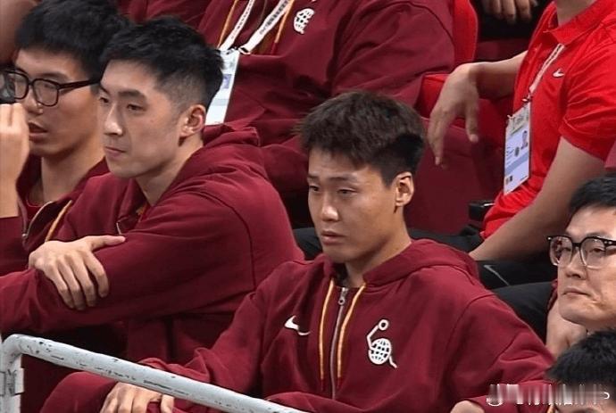 昨天张宁、蒋浩然等五名集训球员解散各自回队。这次出征韩国的13人名单里没他们。蒋