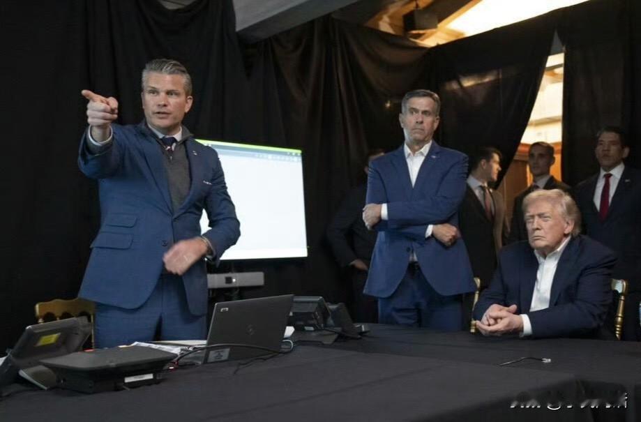 看起来真的很是嚣张啊！
特朗普及其团队实时观看“绑架”马杜罗行动的照片曝光！