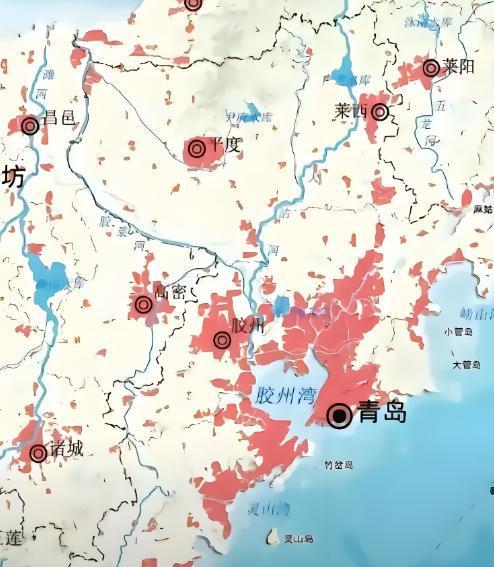 曾经青岛在2018年的巅峰期，就是要做大做强环胶州湾的产业，那时候真的到处在盖楼