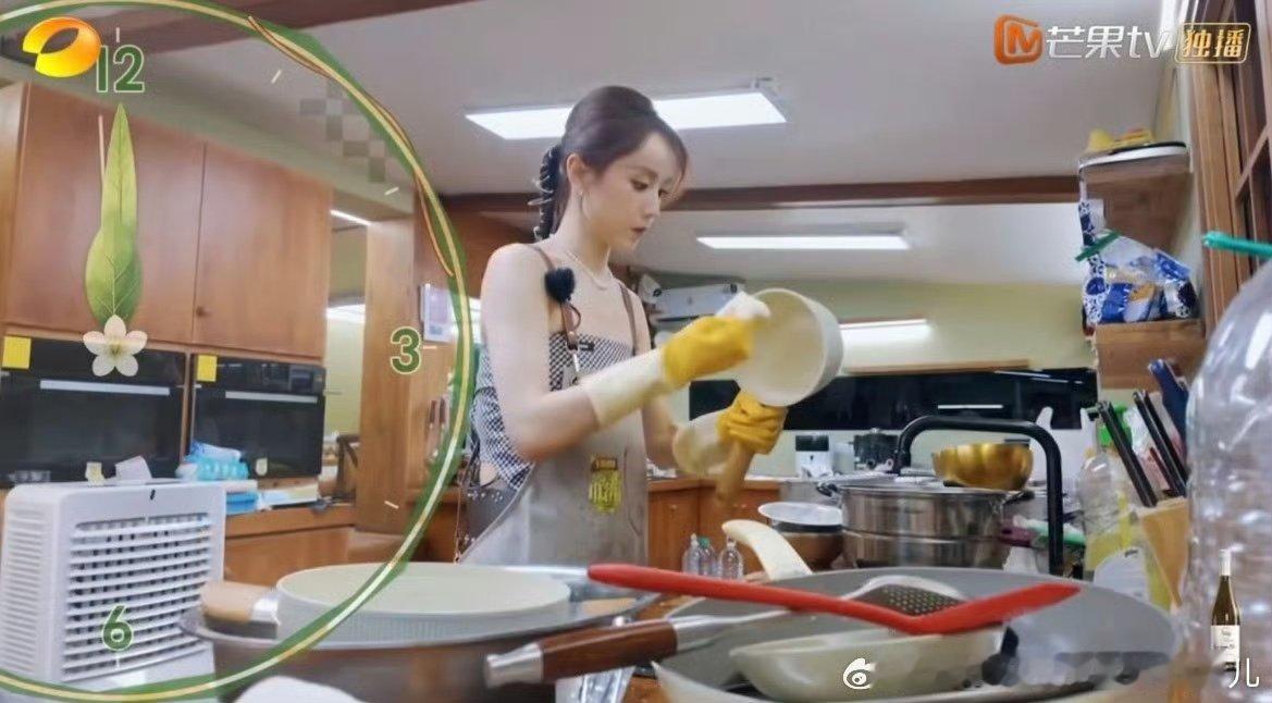 靳梦佳中餐厅默默实干中餐厅镜头外的靳梦佳 靳梦佳我敢保证你是天使，就这样忙忙碌碌