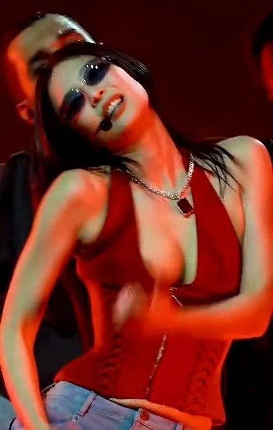 你们懂什么Jennie这是nobra 女权先锋 哑女之光Jennie新歌MV疑似
