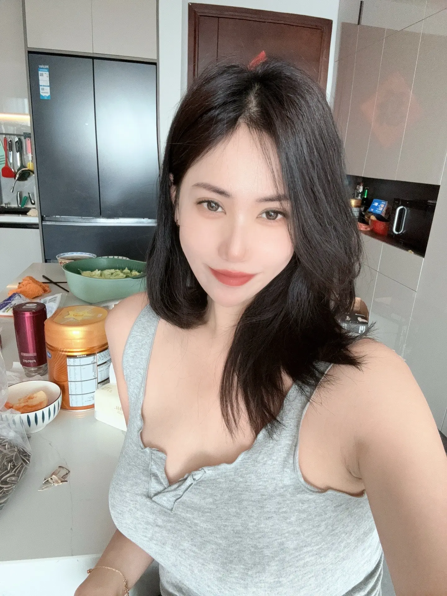 在无法重来的一生里，请尽量快乐。