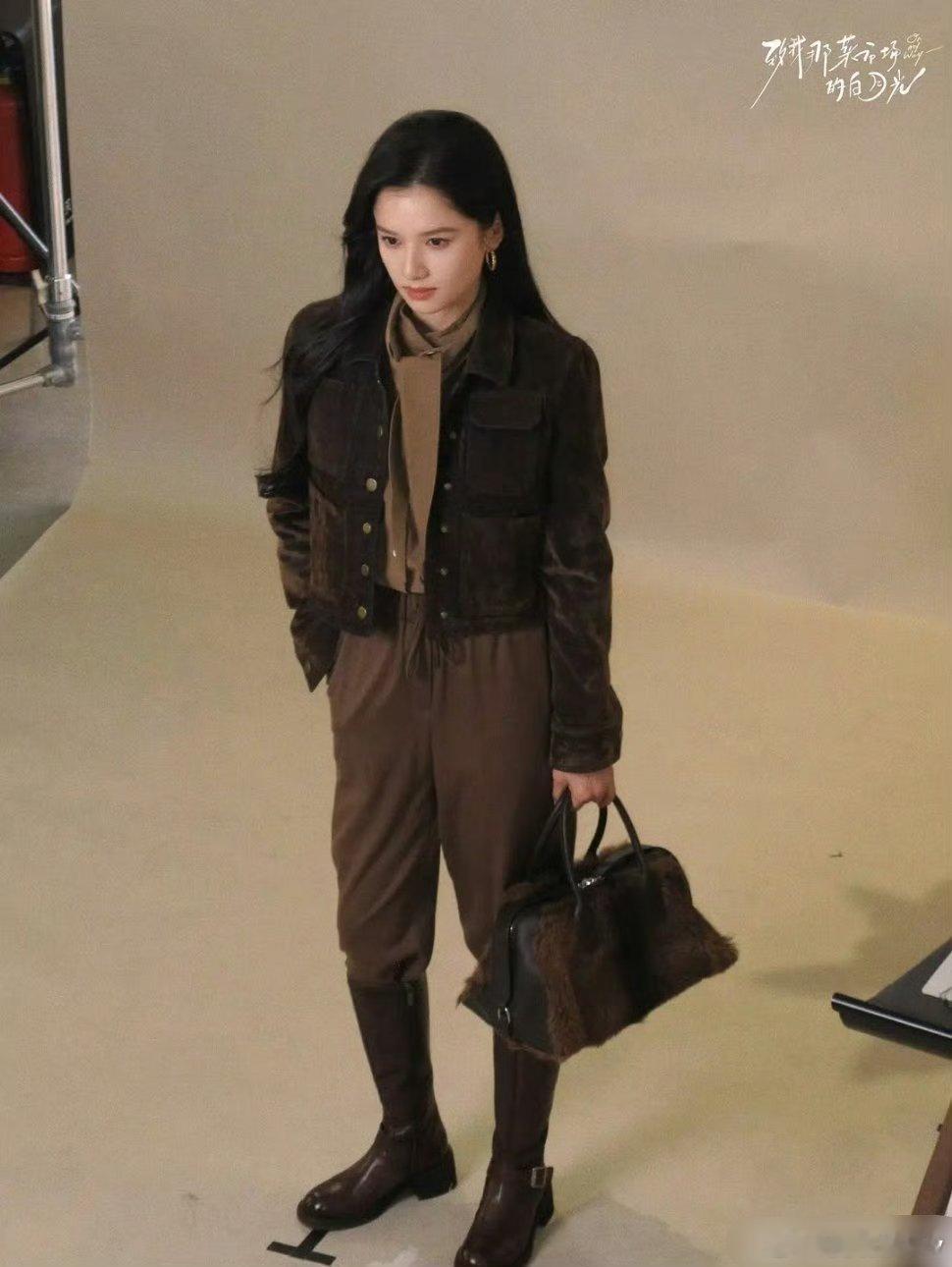 造型工作室向张婧仪致歉 额，这样看其实还行，而且顶着这张脸穿什么都不会难看