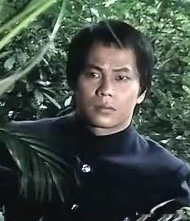 预料到了梁小龙会慢慢老去，
也能接受他慢慢淡出荧幕，
可万万没想到，前段时间他还