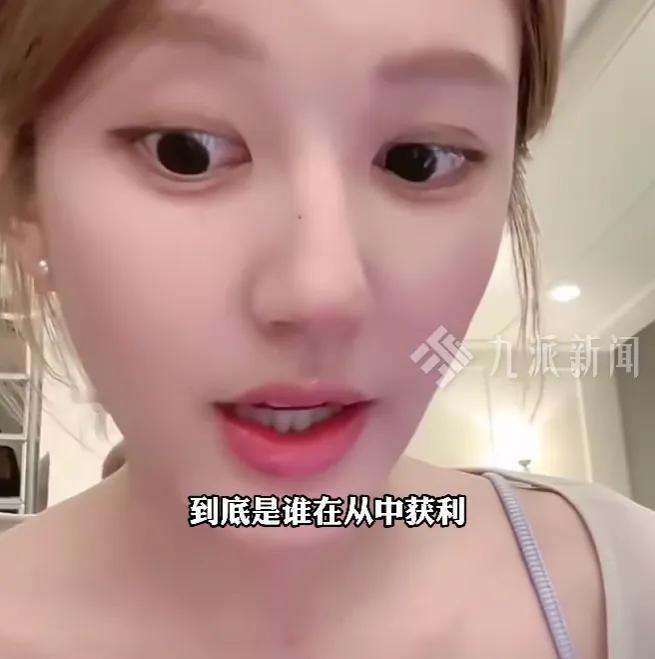 赵露思，做好了退圈准备。
硬刚经纪公司后，她一切举动看似很疯。
实际上，她早已有