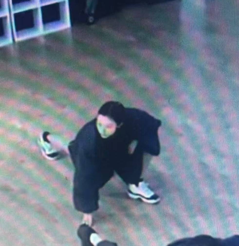 Newjeans三人被偶遇在伦敦的舞蹈工作室，疑似正在准备回归新专 