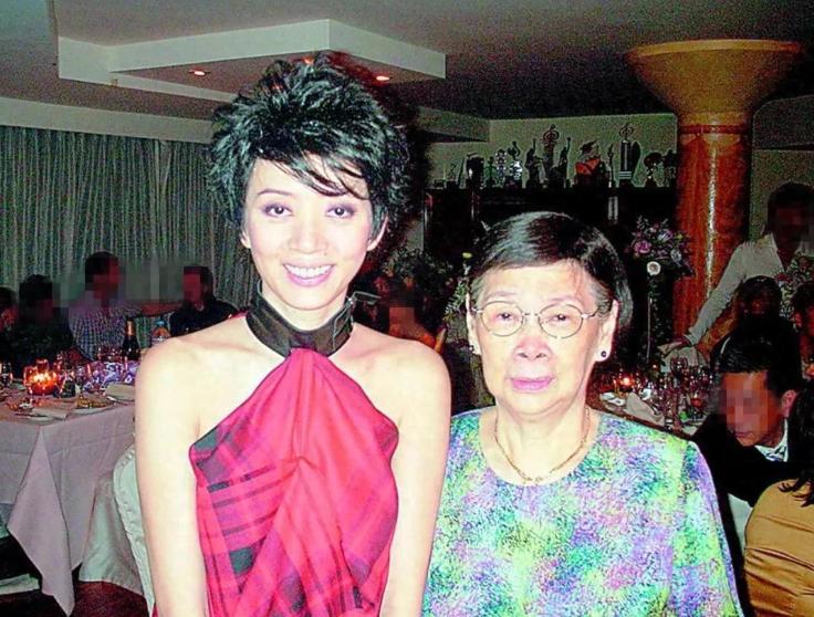 梅艳芳102岁母亲去世，大儿子还想算账！3儿女患癌病故，那笔纠缠了23年的巨额遗