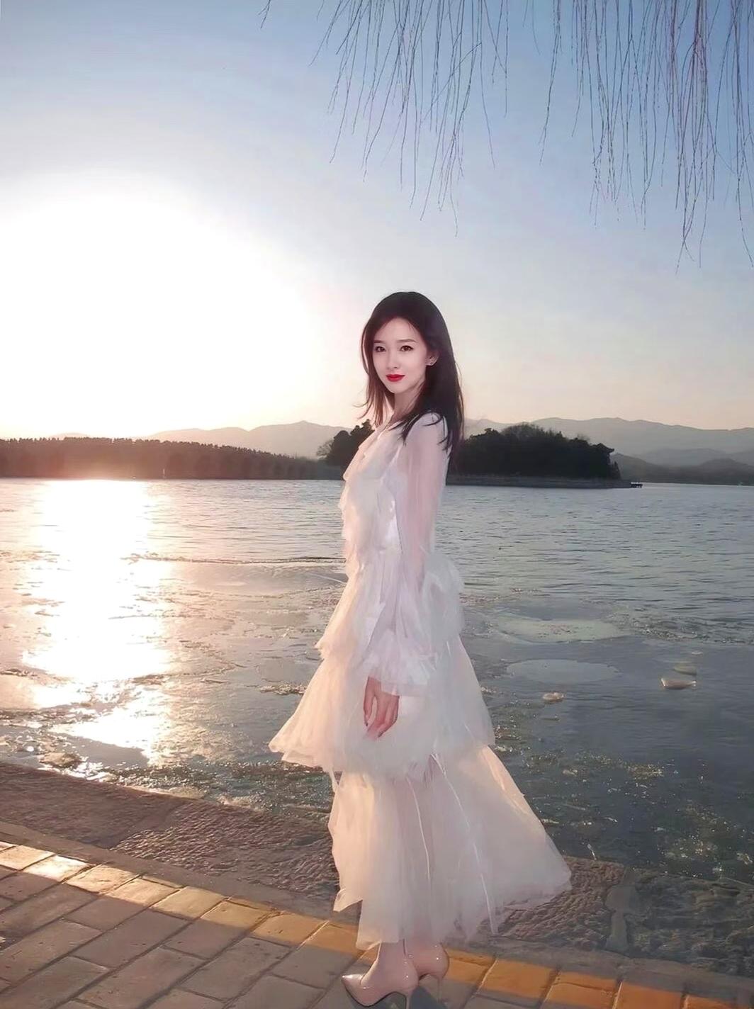 水光潋滟晴方好，山色空蒙雨亦奇。晒图笔记大赛 女生怎么穿搭会看上去很优雅 记录我