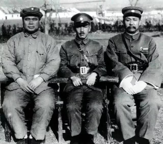 20世纪中国政局动荡，军阀更迭频繁。冯玉祥作为西北军领袖，一生九次倒戈，既被赞为