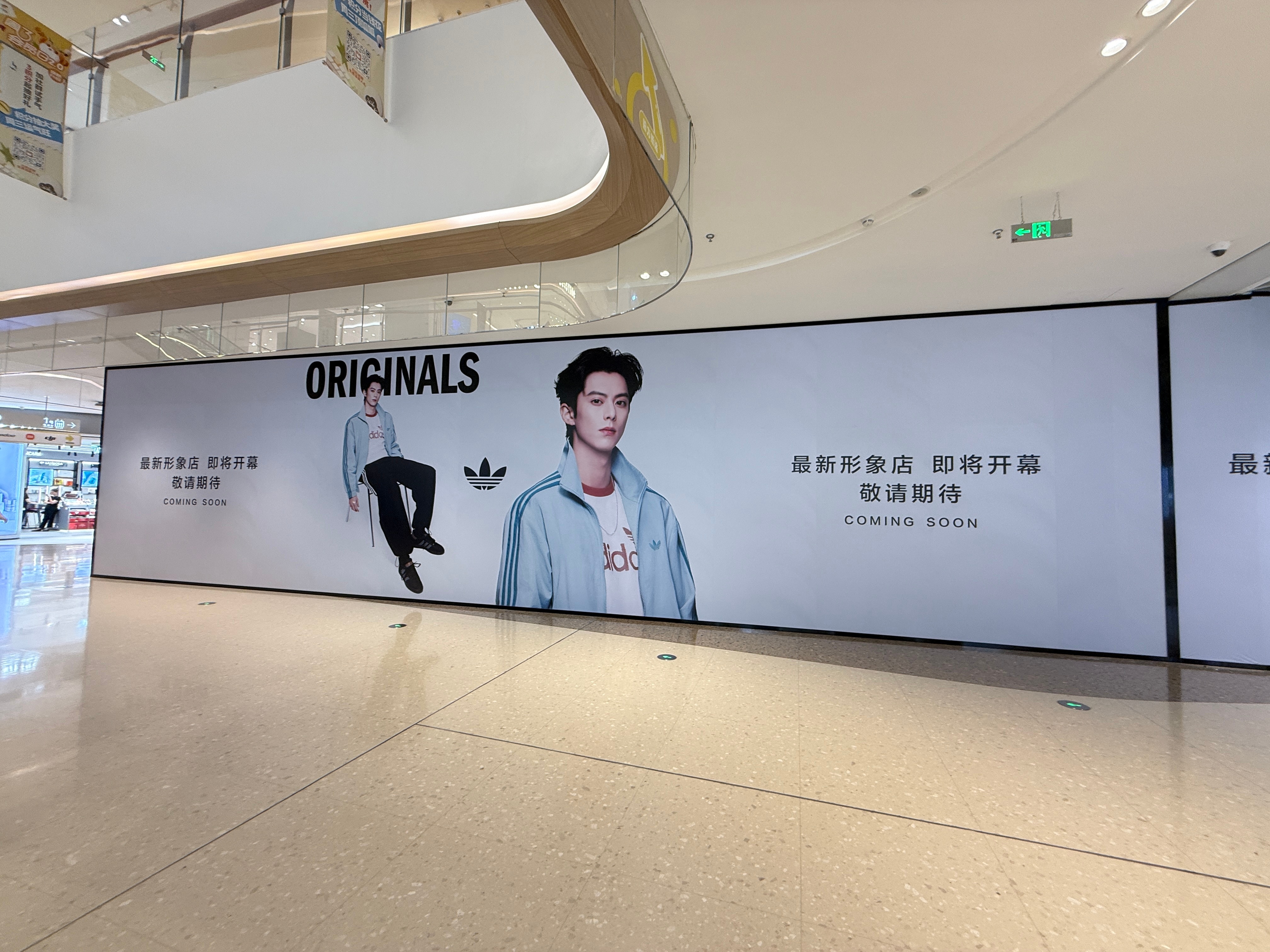 同济附近大悦城居然要开一家新阿迪达斯～这个超大海报真的太养眼了～ 武汉·华中科技
