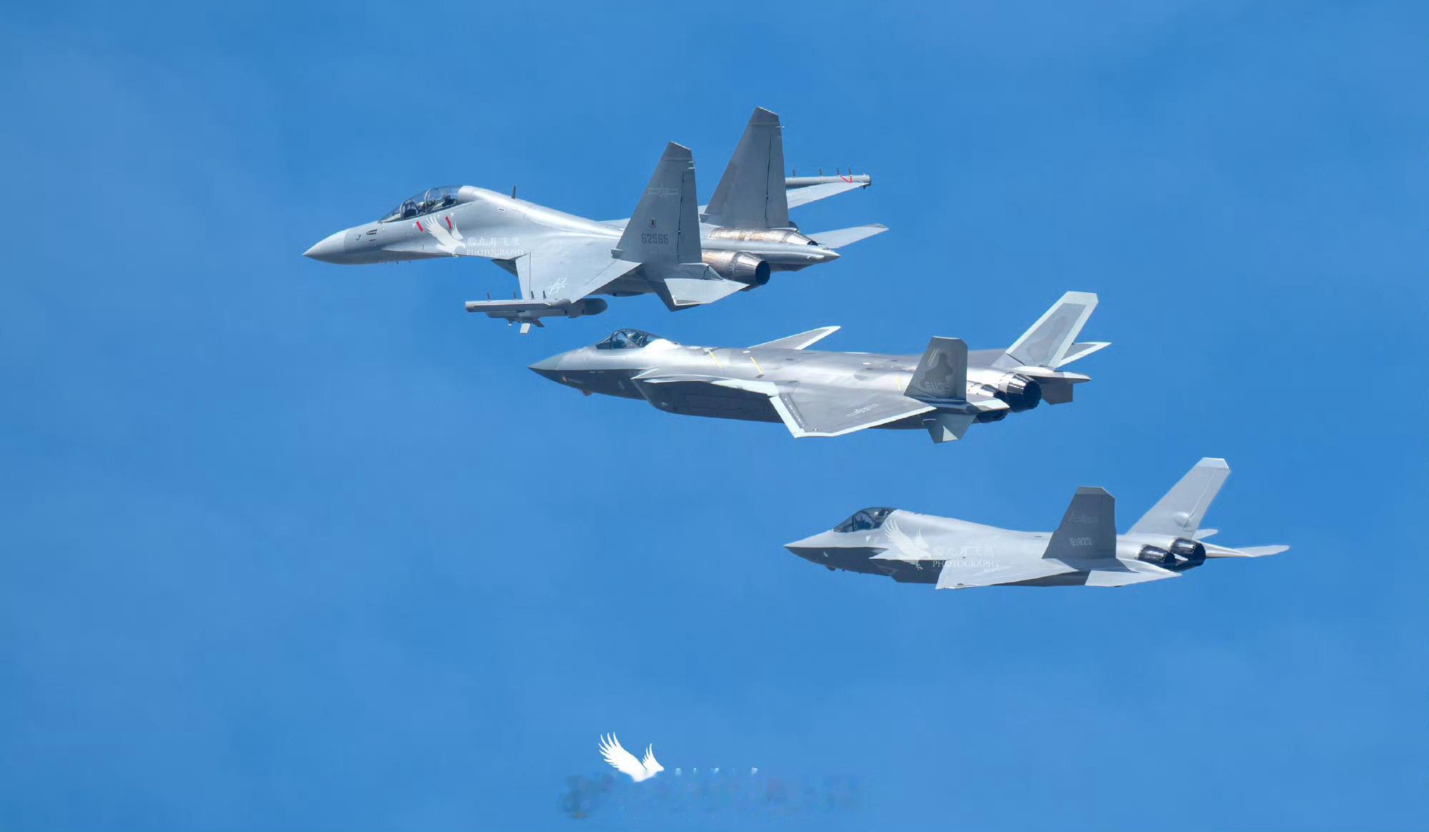空军3人帮：J16D、J20、J35A海军3人帮：J15D、J15T、J35中国