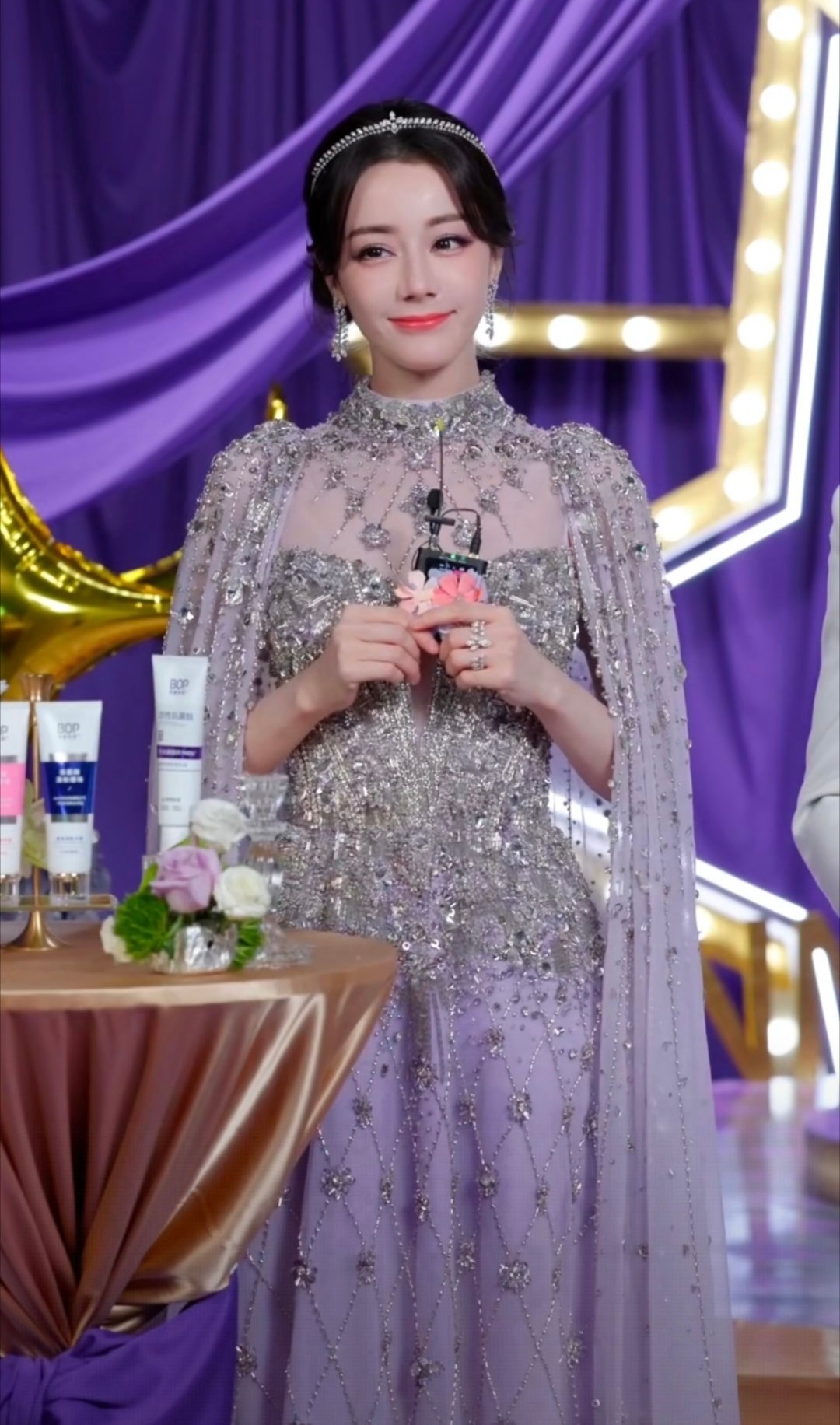 迪丽热巴｜品牌直播热巴今日品牌直播新造型 ，演绎 Khaled & Marwan