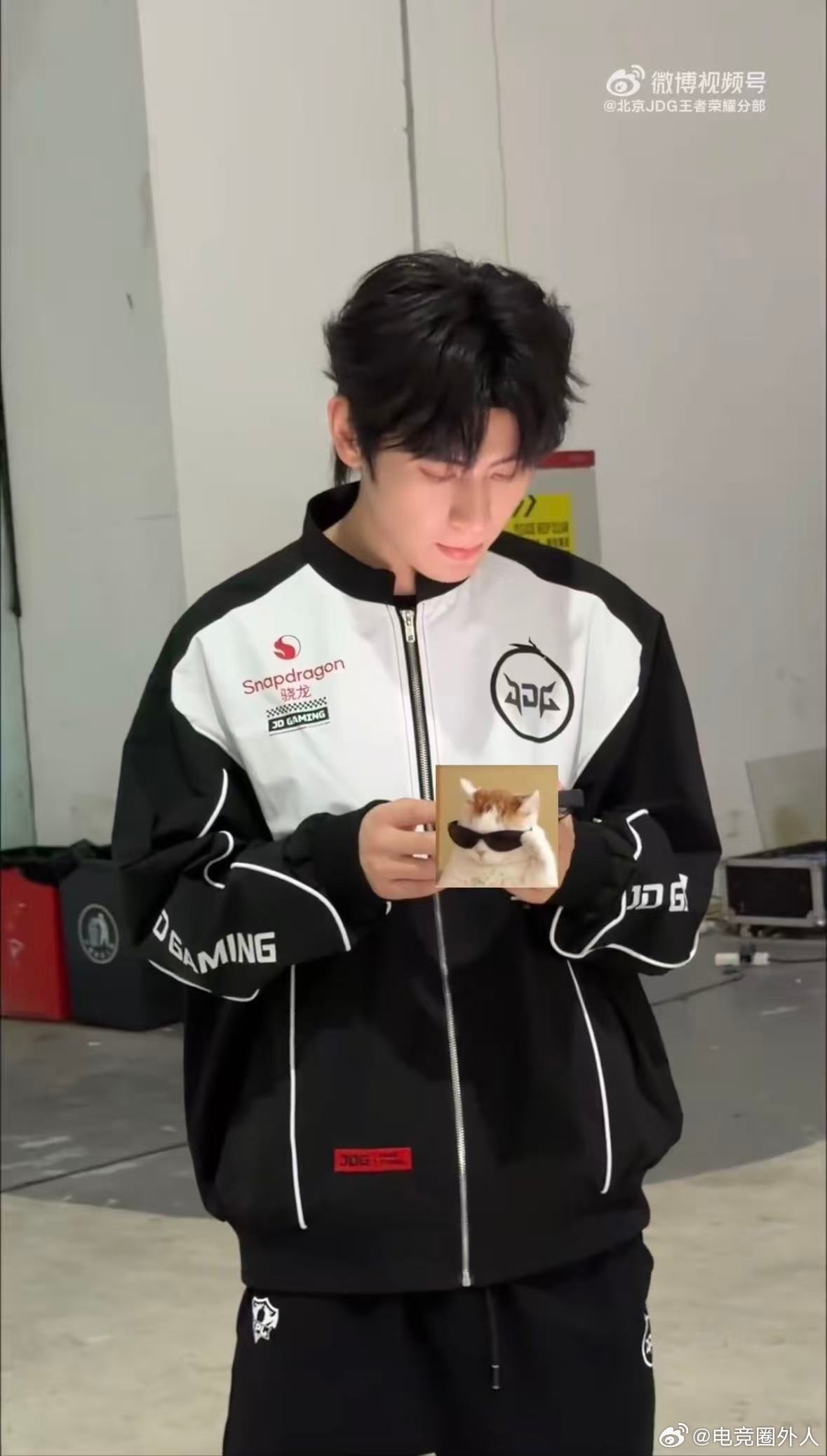 KPL  新队服上身效果如何？🤔在北京的JDG小伙伴们觉得怎么样？北京JDG新
