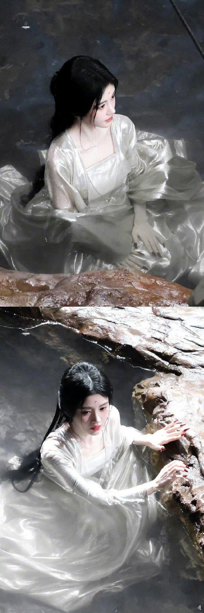 鞠婧祎悲怆感  在水波的荡漾中，鞠婧祎演绎的不仅是角色的命运，更是观众心中的情感