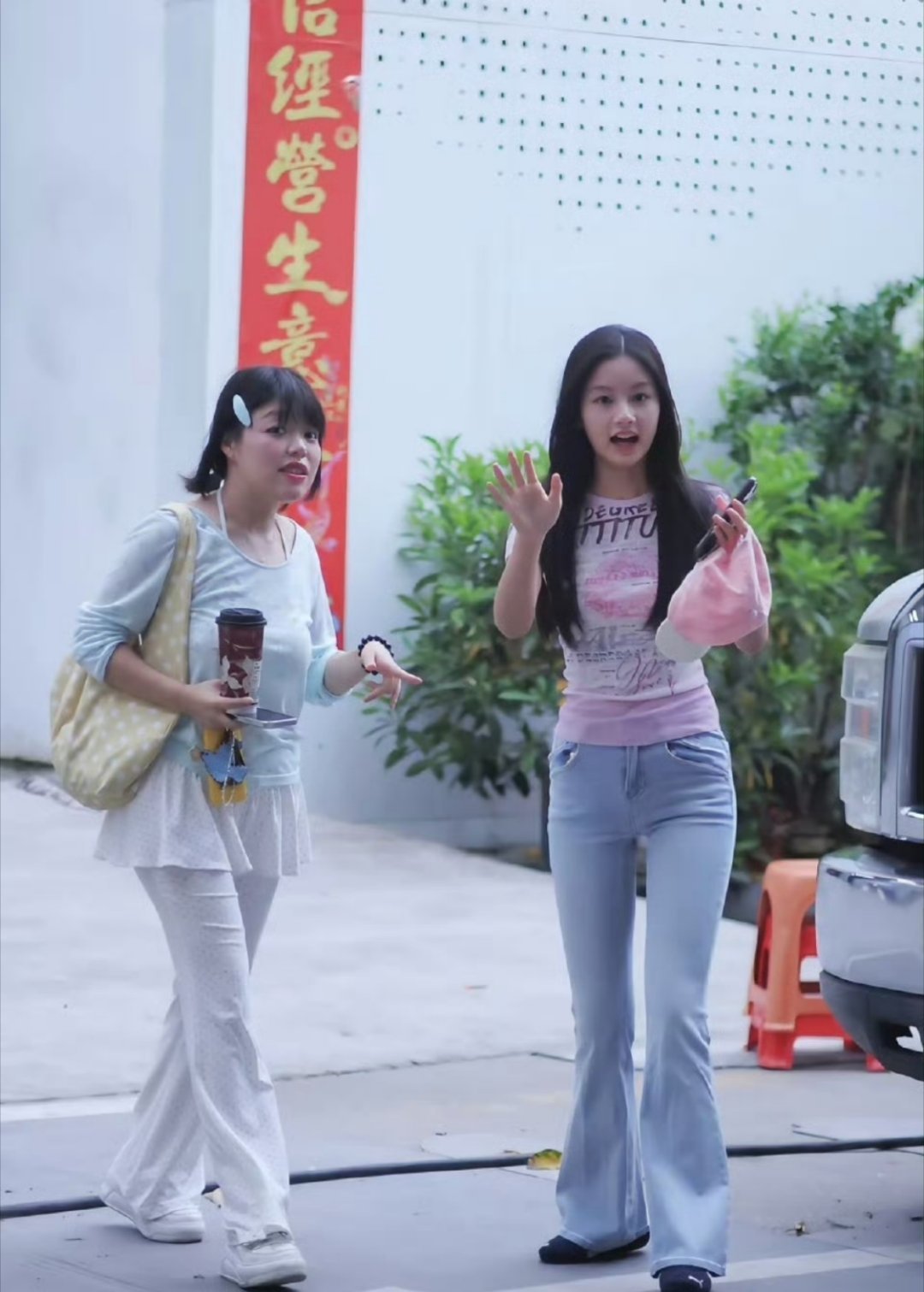 这俩又是怎么认识的？ 