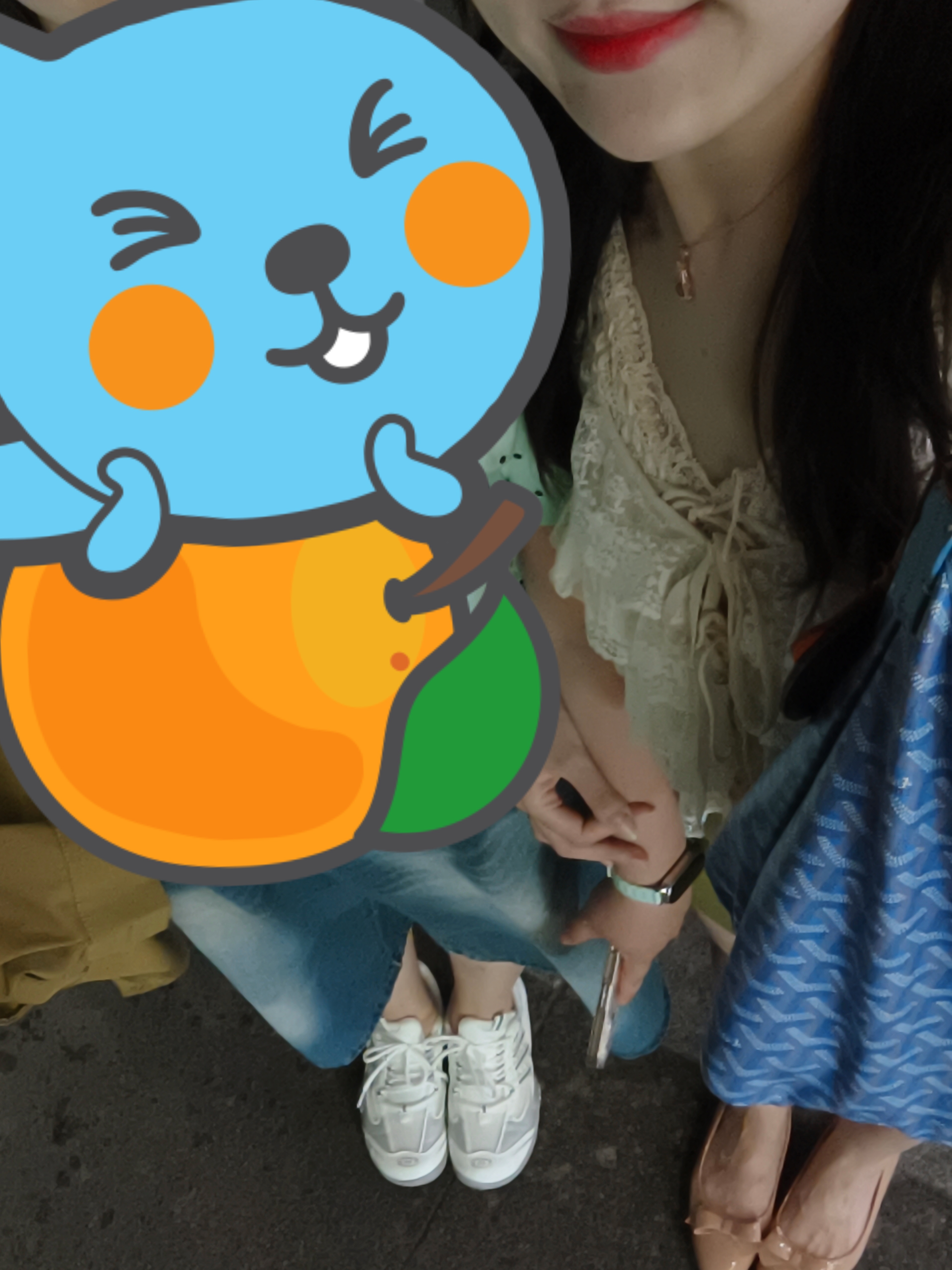 鞋子非常好穿啊！买发夹也很不错，网上买的同款（刚买还没到）上衣是zara叠穿，不