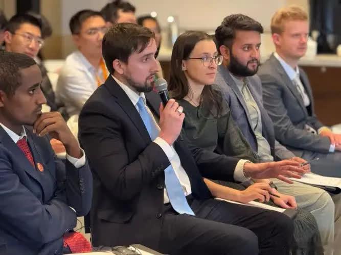 灭掉伊朗很容易，但代价美国付不起！很多人以为只要美国按下按钮，伊朗就没了，太天真