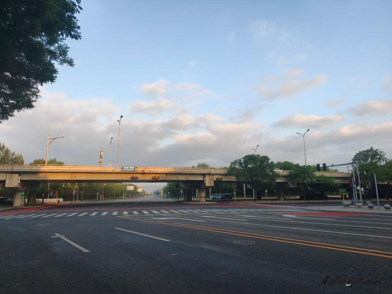a股本轮大牛市，进入到极端分化阶段！
一方面，主线，历史新高不断，
一方面，老登