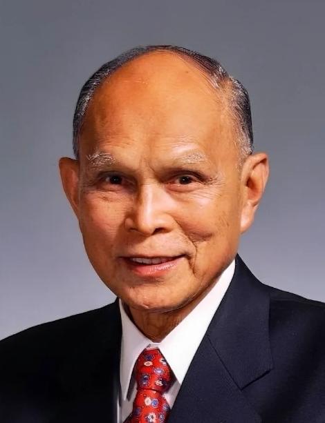 1950年冬，霍英东27岁，要送钢管给志愿军修桥，结果路上被海盗劫了。货没了，人