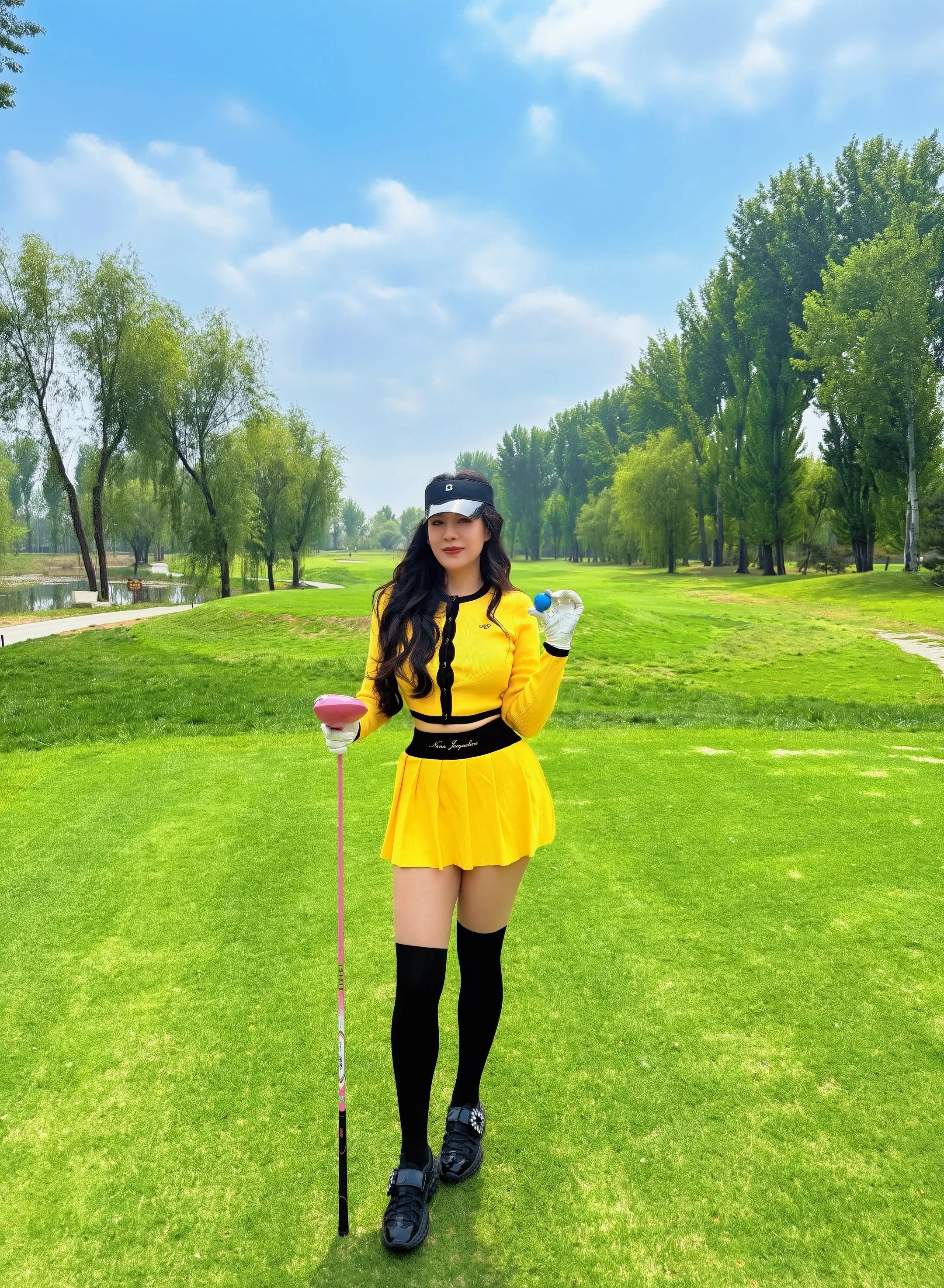 这么好的天气 就应该出来玩 浪。