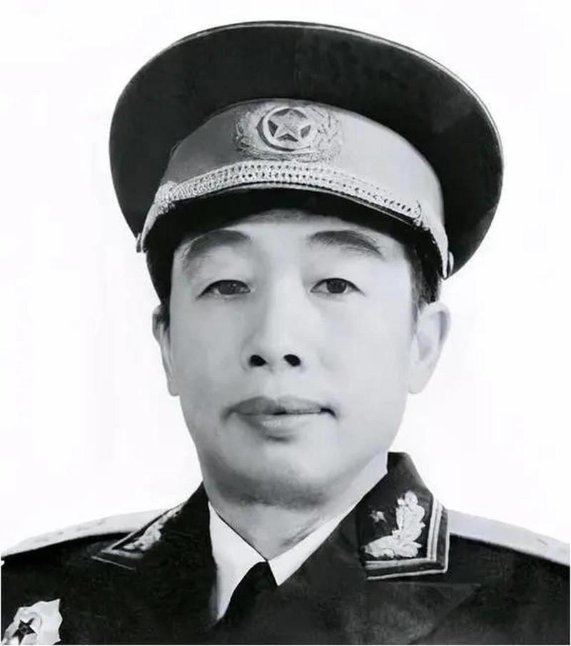 郭化若回忆，毛主席指挥红军反围剿时，战略眼光超凡，总能精准把握敌我态势。他善用灵