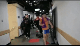 香港总决赛：王楚钦1-3逆转！松岛辉空罕见崩溃，掩面痛哭！队友无一人安慰！
作为