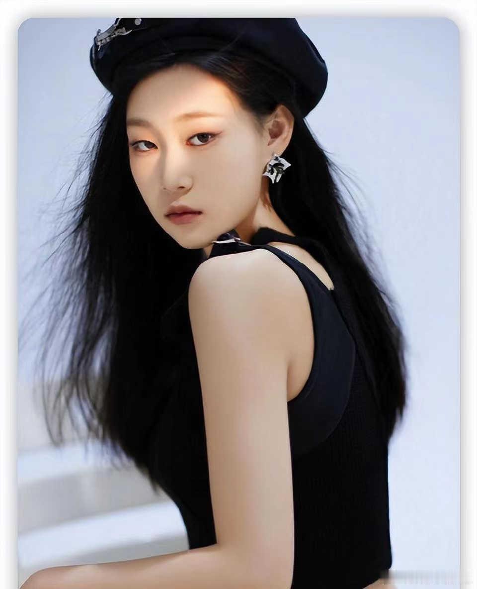 沈佳润闷声干大事小沈阳女儿沈佳润，从曾遭吐槽的“星二代”变韩团歌手，凭“美美桑内
