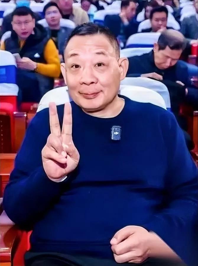 胖东来放大招！

2万/人参观费竟抢破头？

于东来这波操作有点狠——收2万/人