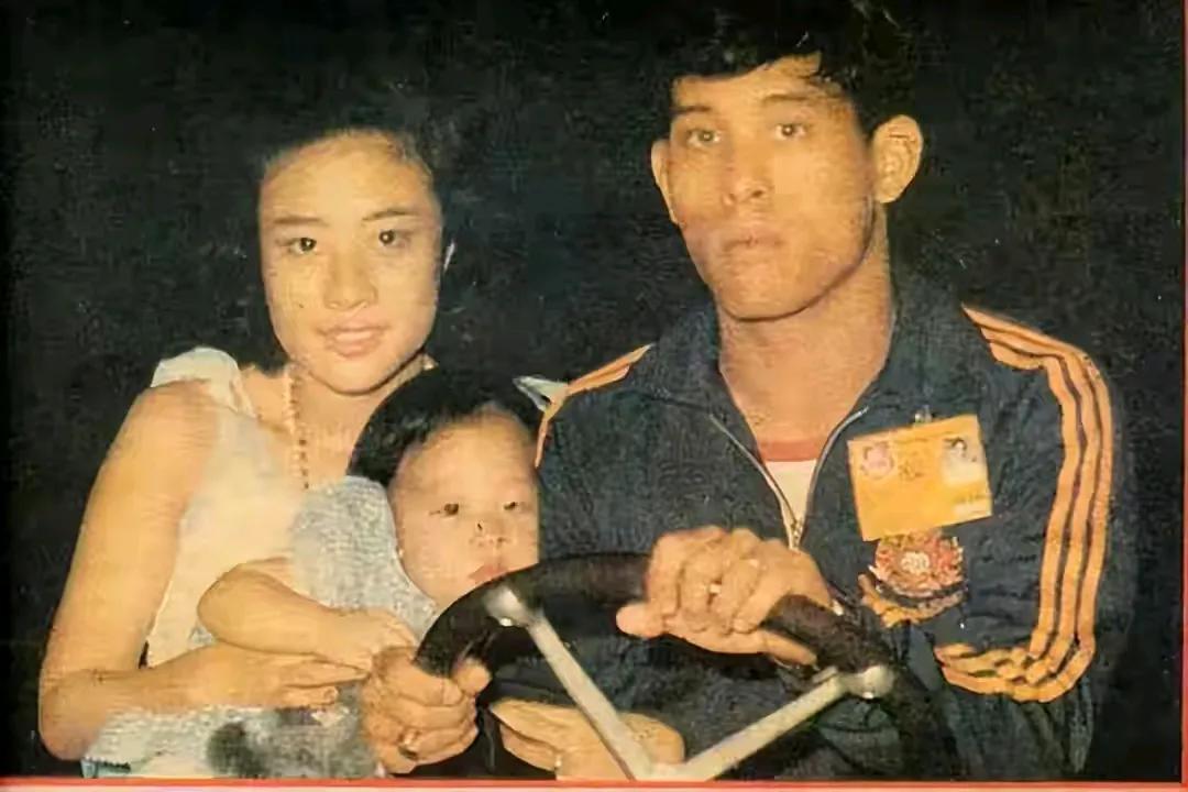 泰王生命中四个重要的女人，原配居家务实，老二风情万种，老三国色天香，老四端庄大气