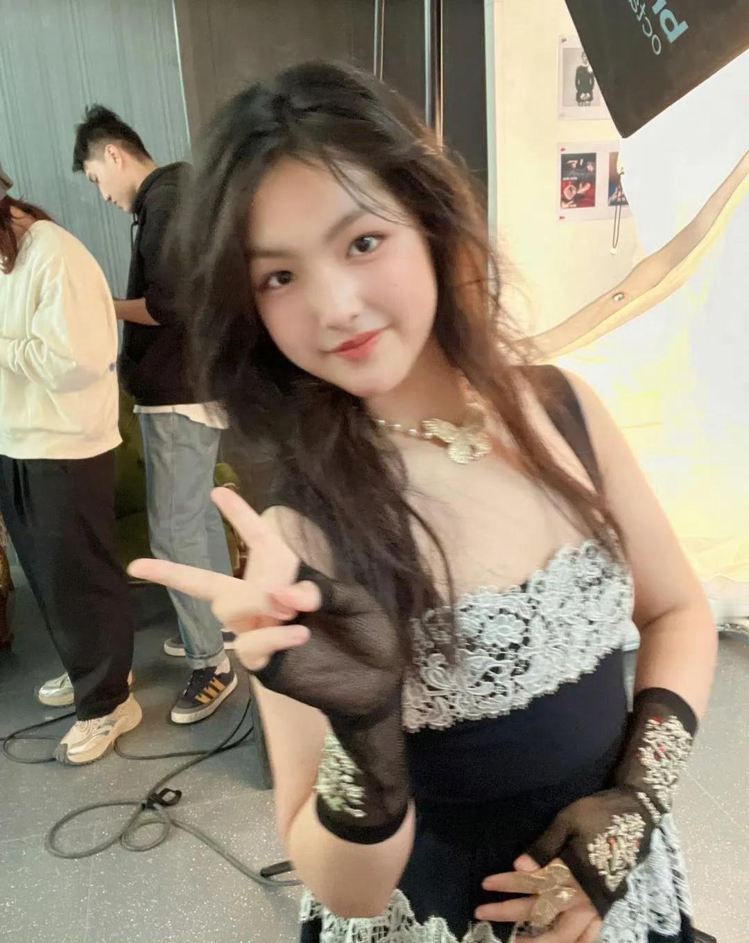 李湘的女儿王诗龄越来越美了，王诗龄真是生来就是来享福的。#曝李湘身价多少# #李