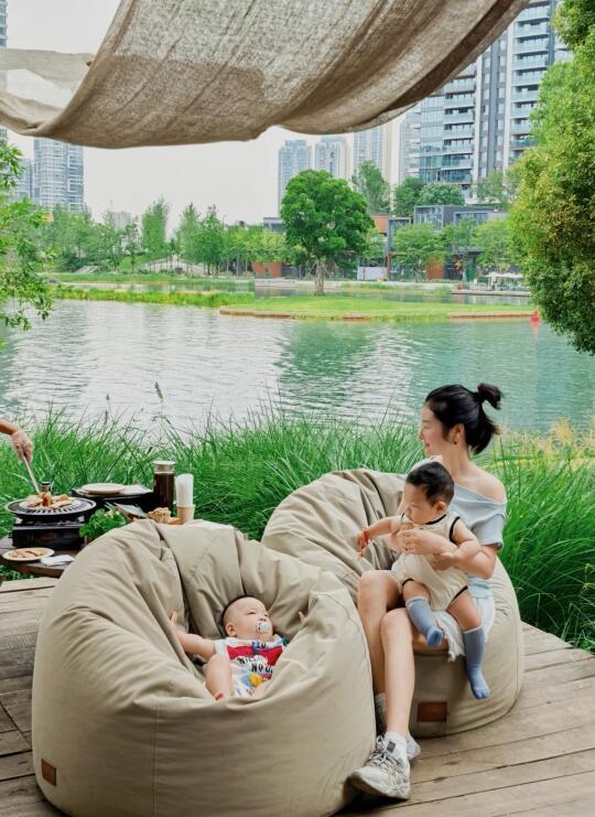 像不像是住在麓湖的富婆 ？说错了是姐姐！