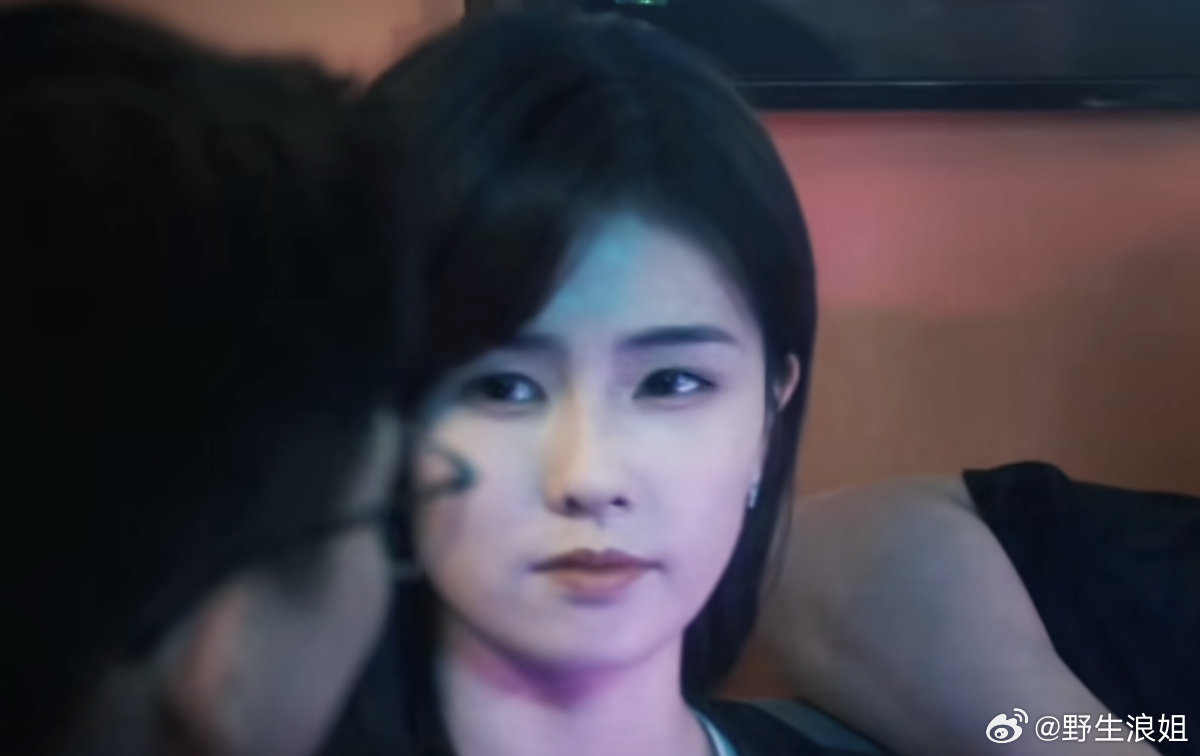 白梦妍知性的韵味,像窖藏千年的酒 ​​​