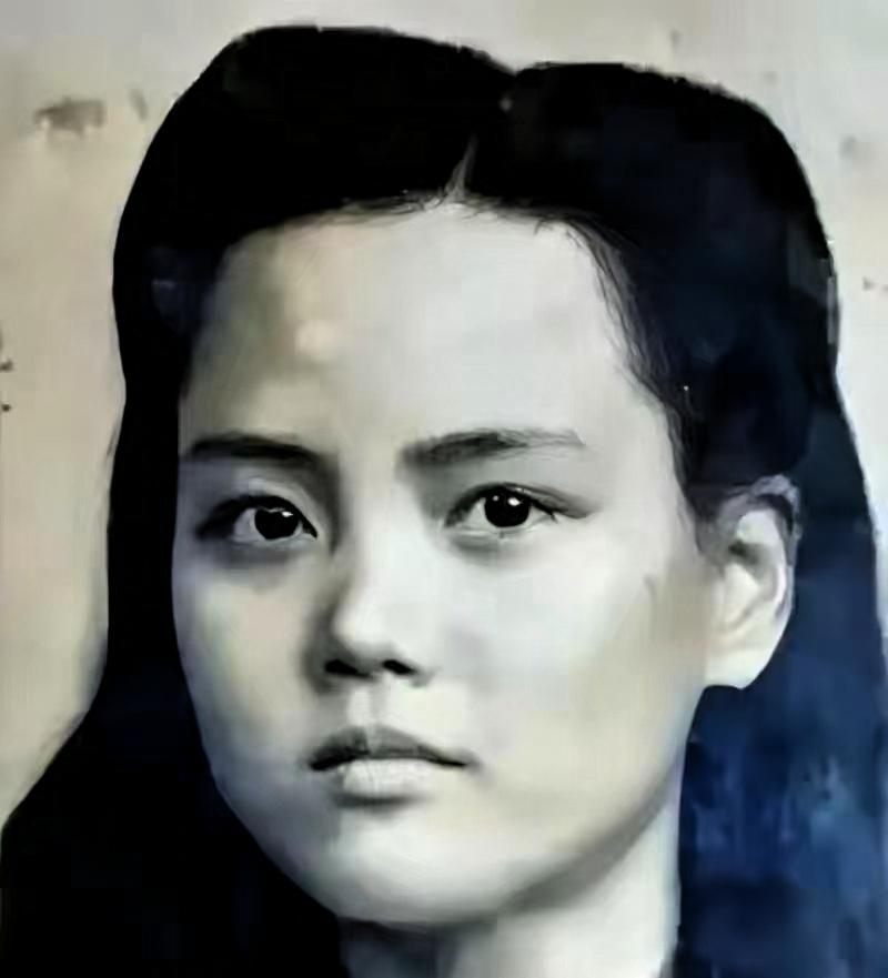 1943年底，地下党徐佩珩正在发电报，突然发现外面有日军跑动，徐佩珩赶紧收好东西