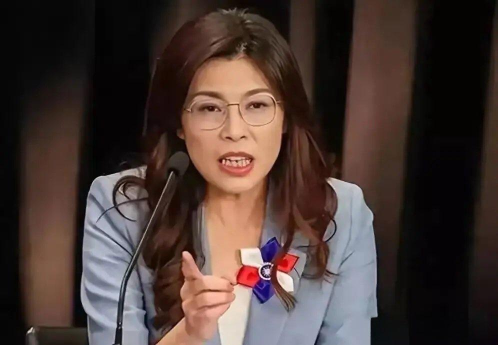 郑丽文表示说：
我父亲并不是1949年来到台湾的，是在50年代经过金三角来到台湾