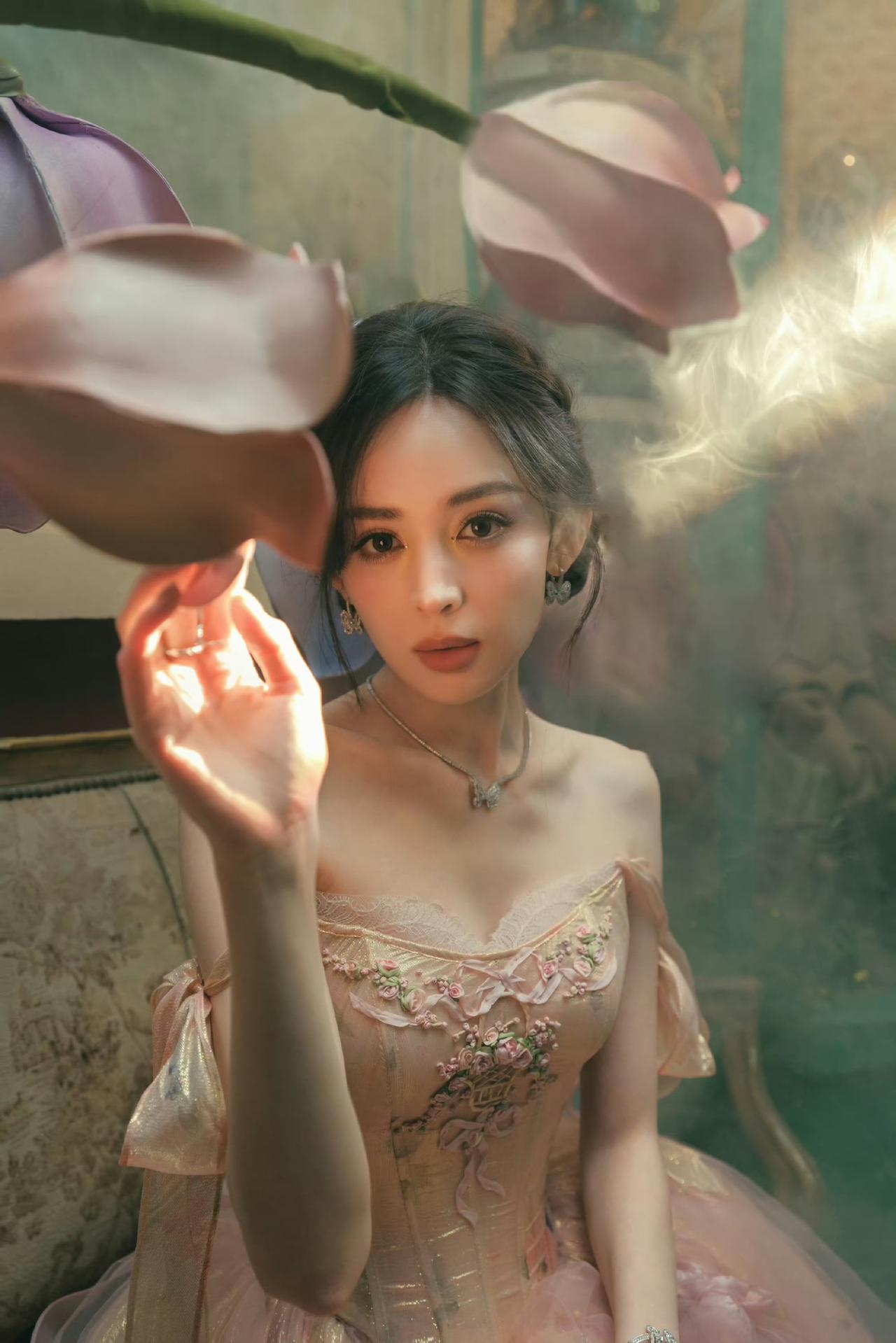 我认为不会。
技术上还真有以假乱真的可能性，但我想最终还是取代不了的。

从客观