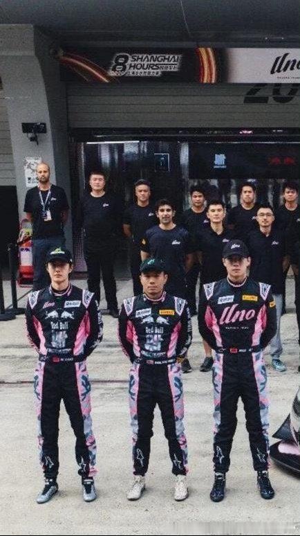 王一博[超话]王一博85开跑王一博85racing 这是个大字的凹字[笑cry]