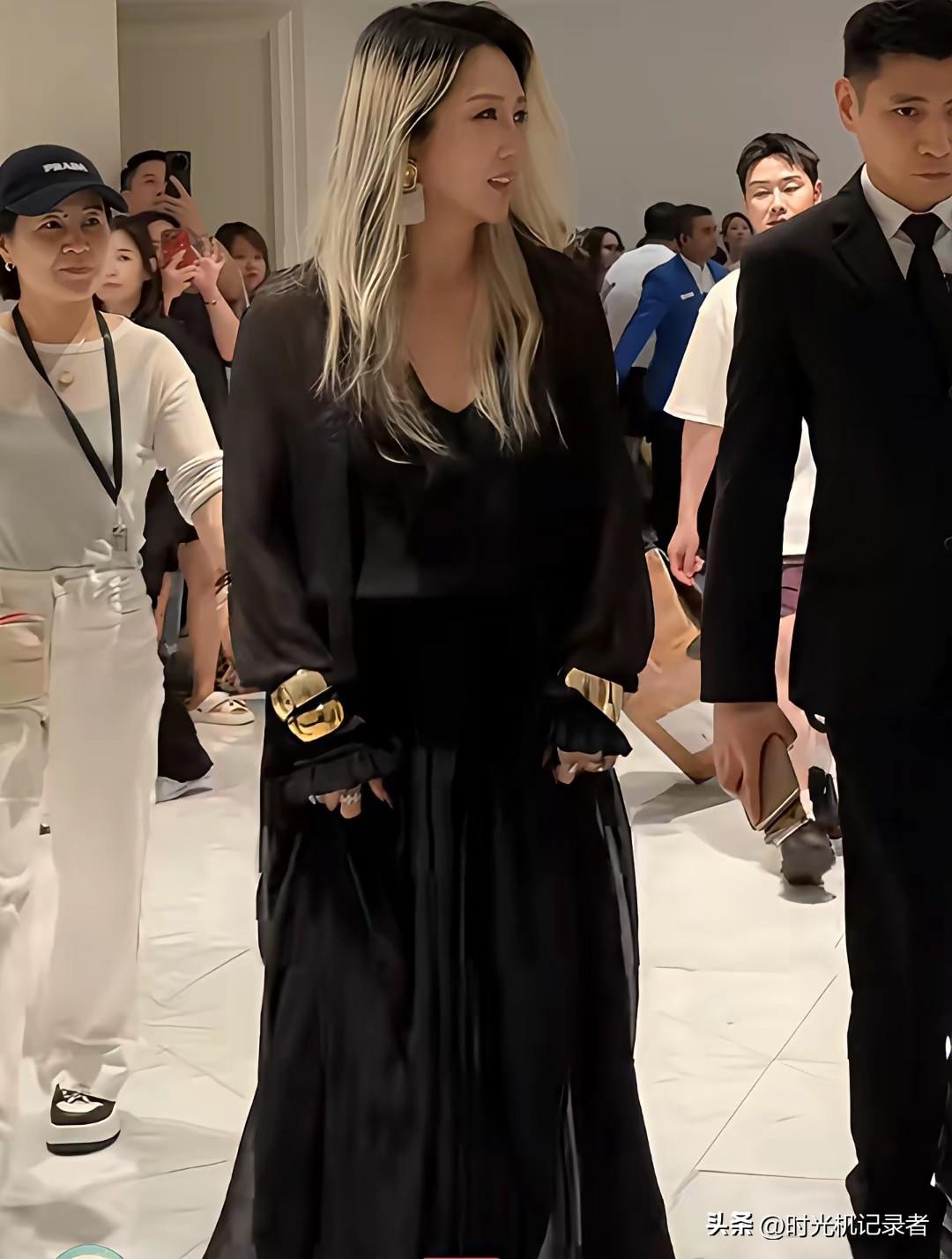 何洁也太漂亮了，果然瘦了谁都是美女，何洁也是有自己的方法，说暴瘦就短时间瘦下来，