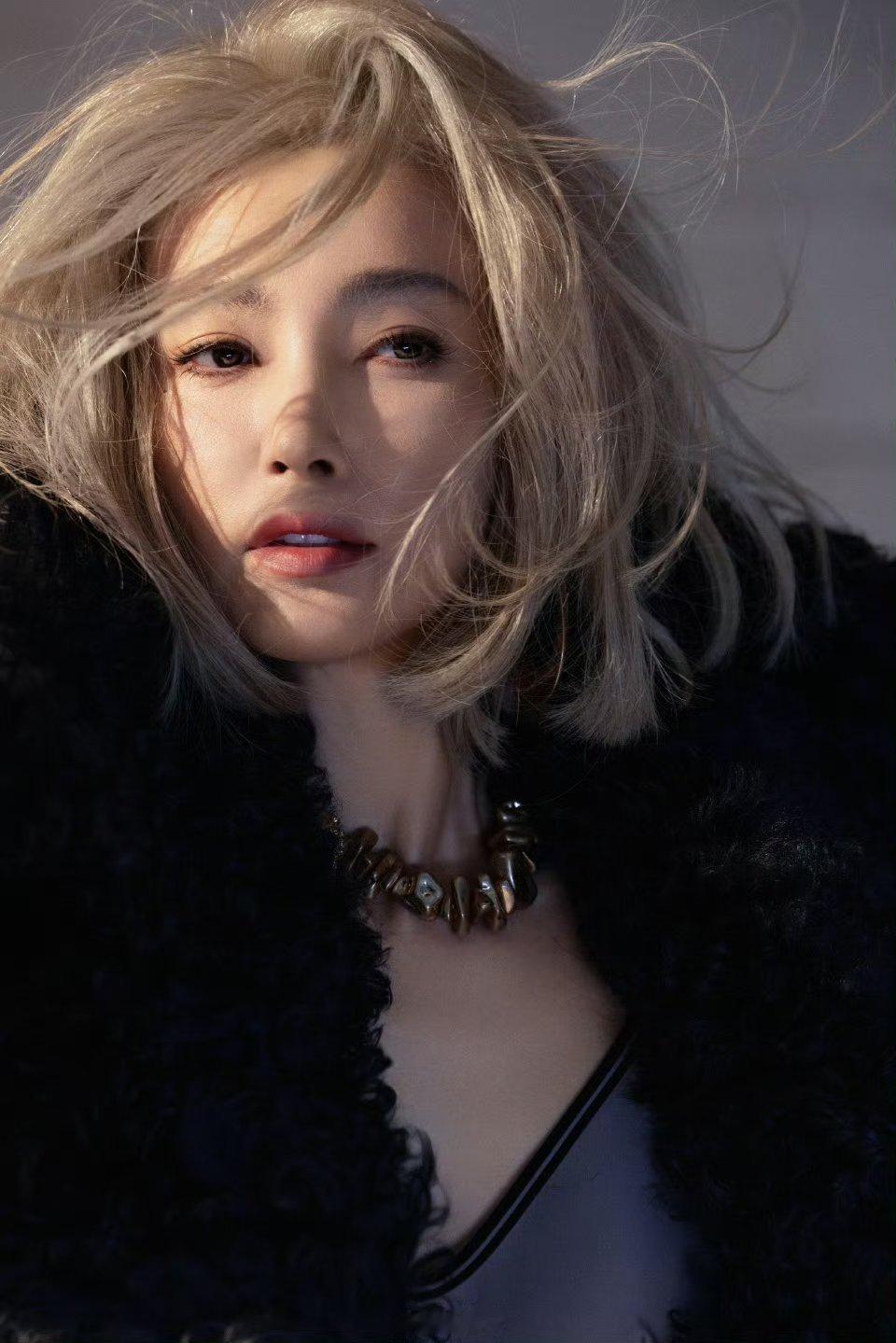 把李冰冰认成了Angelababy 新造型不错不过咋认错的？完全不像啊。。。