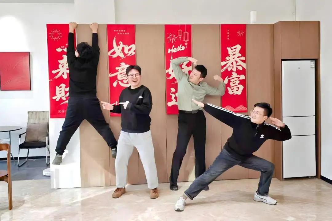 《“反内卷”天花板！济南公司：员工算工资，老板陪打游戏，网友：还招人吗？》

济