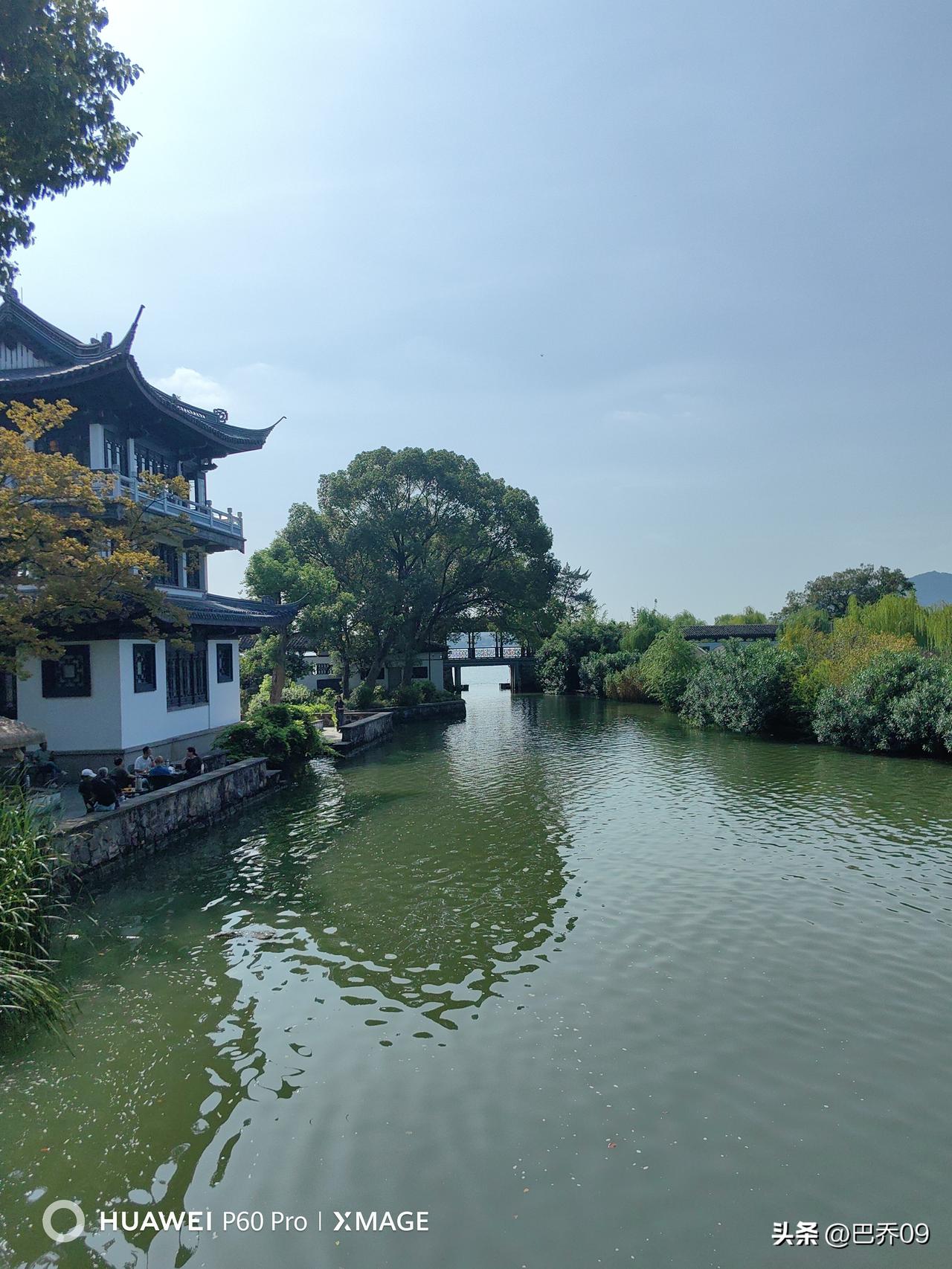 人这一生，行色匆匆，一路追逐名利、财富、人情、地位。我们曾以为紧握在手的一切，终