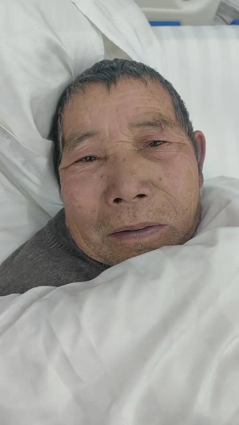 今天父亲住院了，在我的印象里，这是他人生中的第二次住院，上一次住院还是2010年