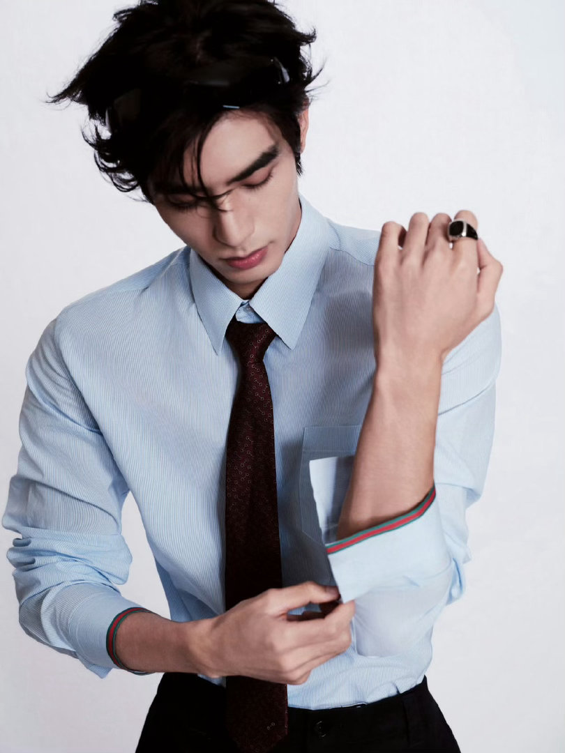 宋威龙27岁的第一个代言宋威龙一个月连宣三个代言 生日当天的官宣，比什么礼物都实