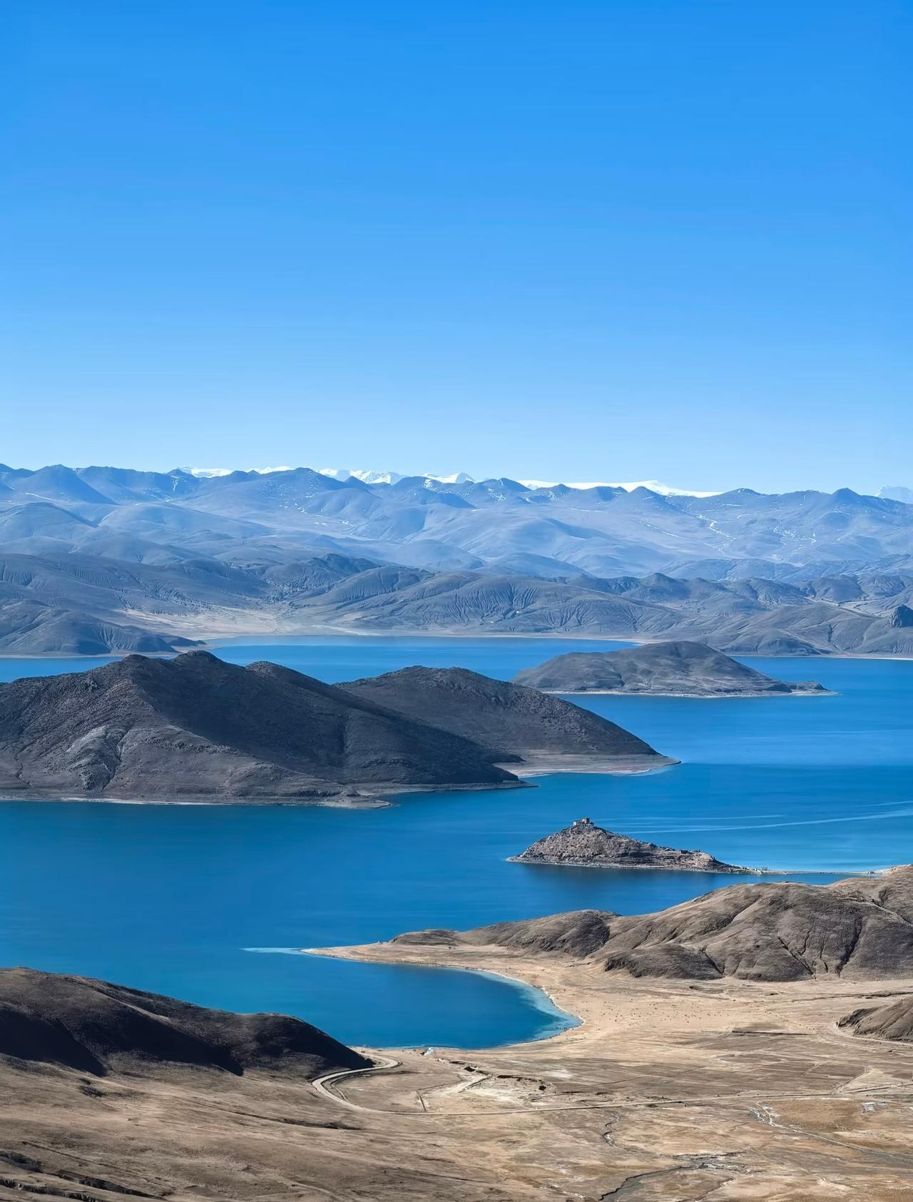 ​📍羊卓雍措｜来赴一场蓝宝石之约！
第一次来西藏的朋友
羊卓雍措是一定不能错过