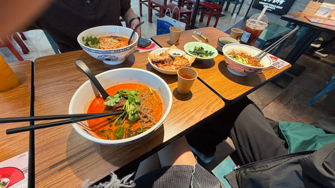 昨天的麦门，很多小伙伴说不够健康于是今天的工作餐，换成面面了🍜